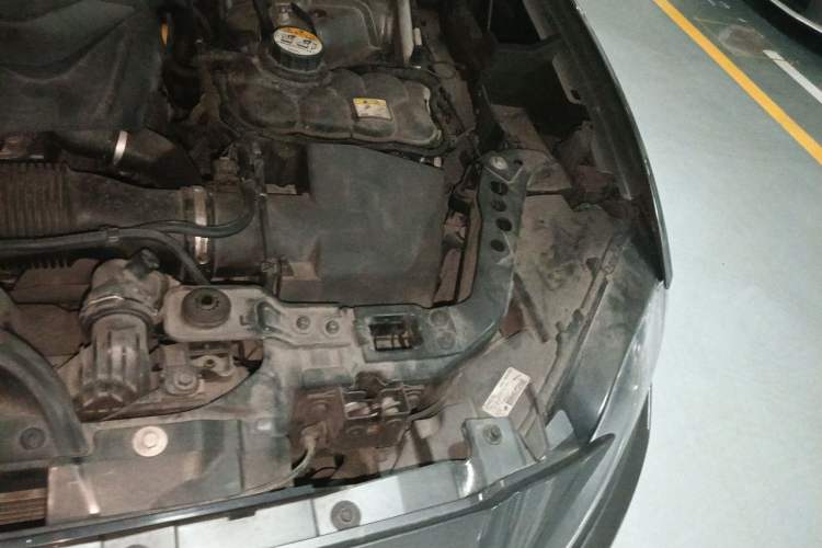 Used Jaguar F-PACE 2018 2.0T Four-Wheel Drive Urban Luxury Edition Engine Bay Left