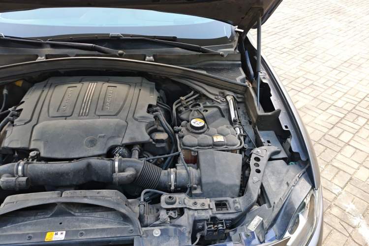 Used Jaguar F-PACE 2018 3.0 SC Four-Wheel Drive R-Sport Sport Edition Engine Bay Left