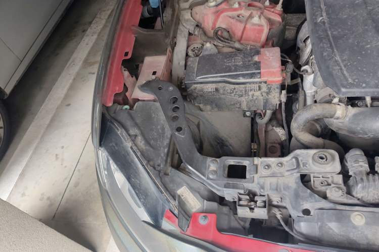 Used Jaguar F-PACE 2018 2.0T Two-Wheel Drive Urban Deluxe Edition Engine Bay Right