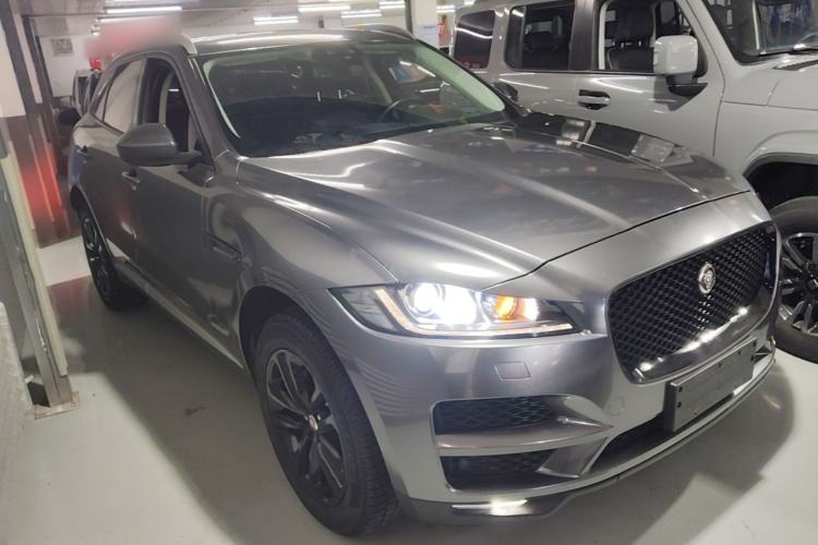 Used Jaguar F-PACE 2018 2.0T Four-Wheel Drive Urban Luxury Edition Front Right 45 Deg
