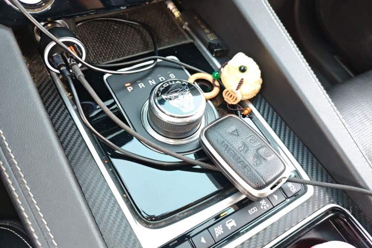 Used Jaguar F-PACE 2018 3.0 SC Four-Wheel Drive R-Sport Sport Edition Gear Lever