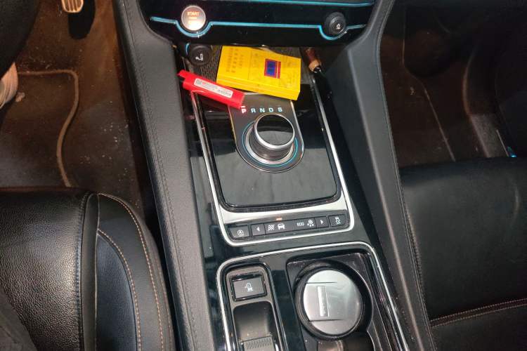Used Jaguar F-PACE 2018 2.0T Two-Wheel Drive Urban Deluxe Edition Gear Lever