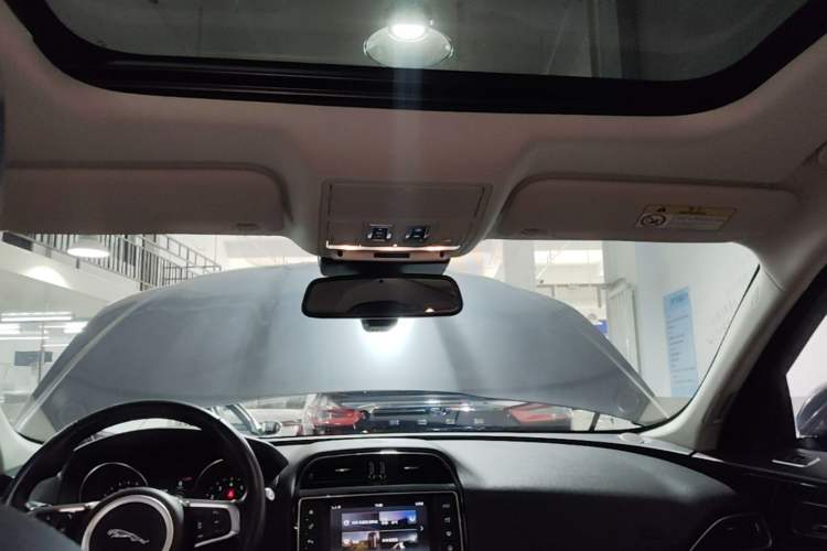 Used Jaguar F-PACE 2018 2.0T Four-Wheel Drive Urban Luxury Edition Headliner