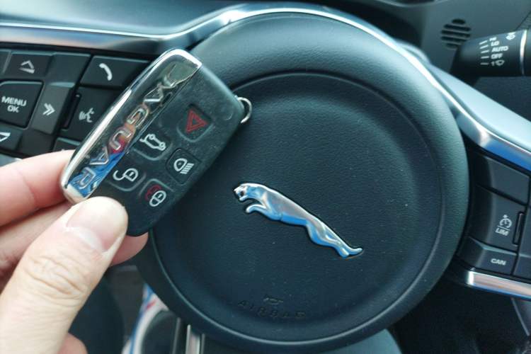 Used Jaguar F-PACE 2018 2.0T Four-Wheel Drive Urban Luxury Edition Interior 1