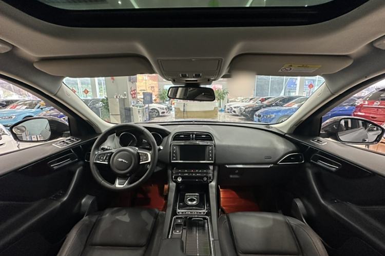 Used Jaguar F-PACE 2018 2.0T Four-Wheel Drive Urban Luxury Edition Interior 2
