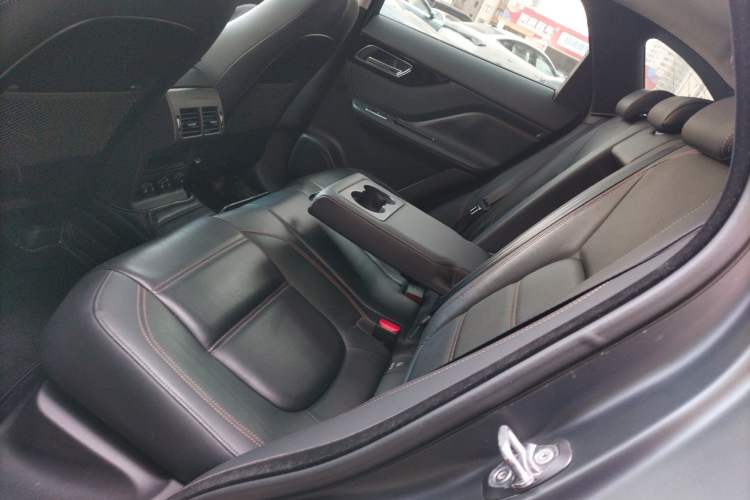 Used Jaguar F-PACE 2018 2.0T Four-Wheel Drive Urban Luxury Edition Interior 4