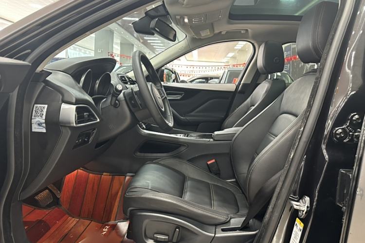 Used Jaguar F-PACE 2018 2.0T Four-Wheel Drive Urban Luxury Edition Interior 4