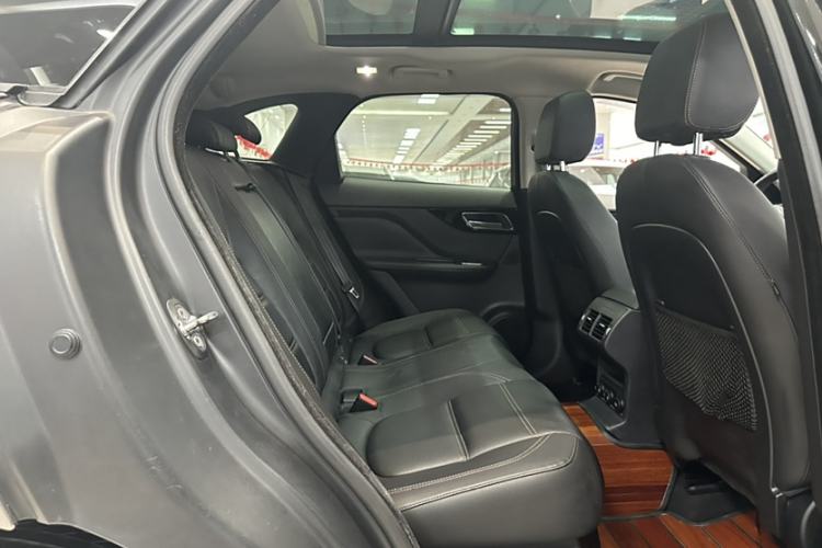 Used Jaguar F-PACE 2018 2.0T Four-Wheel Drive Urban Luxury Edition Interior 8