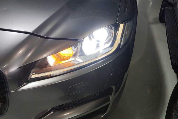 Used Jaguar F-PACE 2018 2.0T Four-Wheel Drive Urban Luxury Edition Left Front Headlight