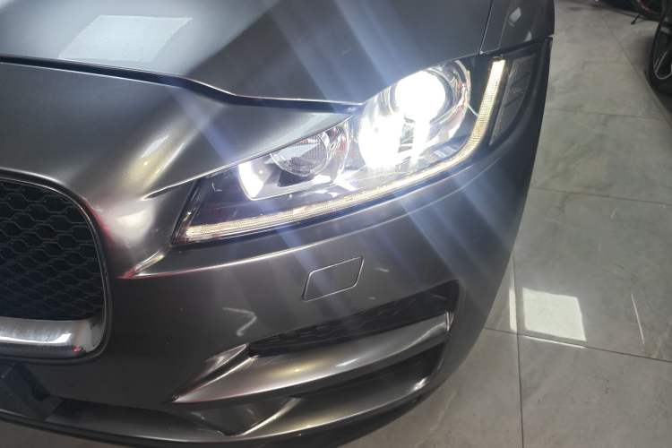 Used Jaguar F-PACE 2018 2.0T Four-Wheel Drive Urban Luxury Edition Left Front Headlight