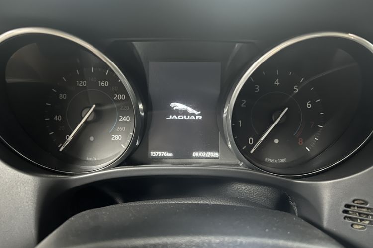 Used Jaguar F-PACE 2018 2.0T Four-Wheel Drive Urban Luxury Edition Odometer Close Up