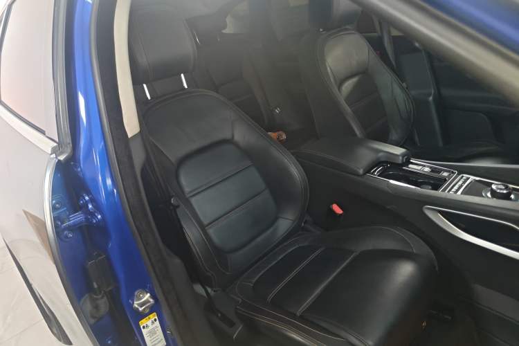 Used Jaguar F-PACE 2018 2.0T Four-Wheel Drive Urban Luxury Edition Right Front Seat
