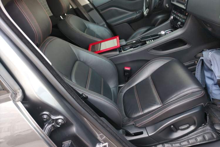 Used Jaguar F-PACE 2018 2.0T Four-Wheel Drive Urban Luxury Edition Right Front Seat