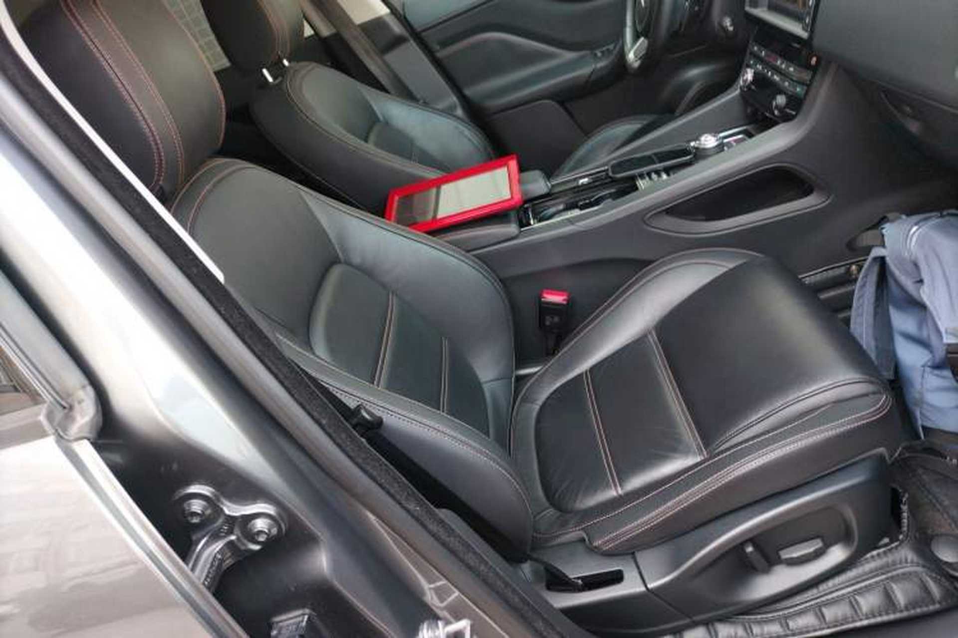 Used Jaguar F-PACE 2018 2.0T Four-Wheel Drive Urban Luxury Edition Right Front Seat
