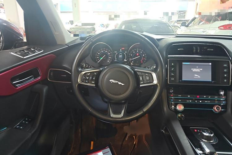 Used Jaguar F-PACE 2018 2.0T Four-Wheel Drive Urban Luxury Edition Steering Wheel