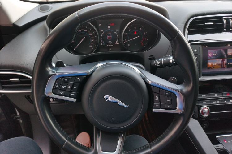 Used Jaguar F-PACE 2018 2.0T Four-Wheel Drive Urban Luxury Edition Steering Wheel