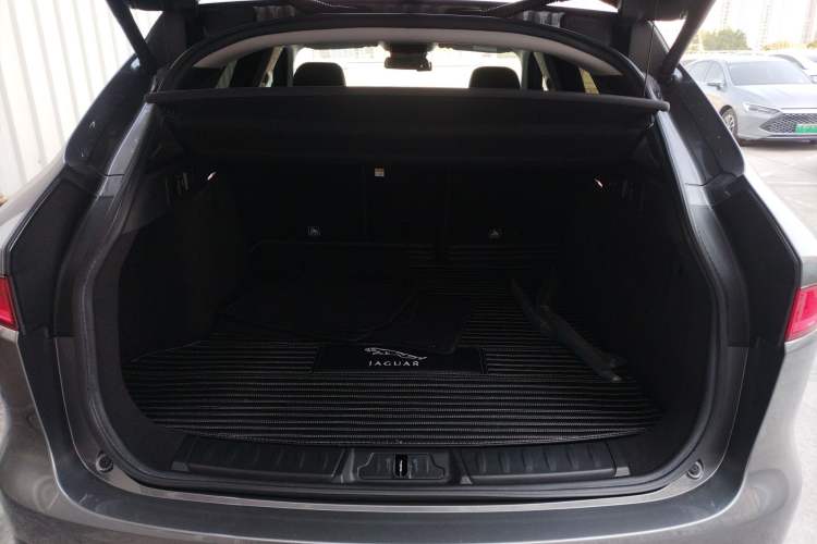 Used Jaguar F-PACE 2018 2.0T Four-Wheel Drive Urban Luxury Edition Trunk