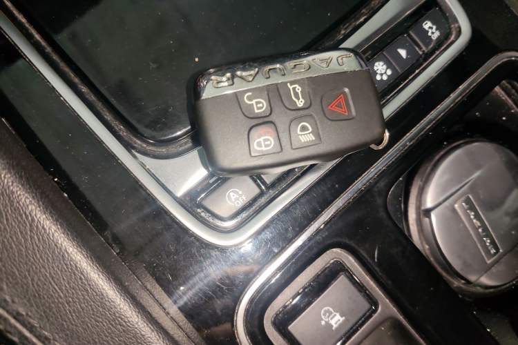 Used Jaguar F-PACE 2018 2.0T Two-Wheel Drive Urban Deluxe Edition Vehicle Key