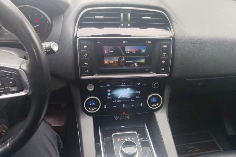 Used Jaguar F-PACE 2018 2.0T Four-Wheel Drive Urban Luxury Edition Audio And AC Panel