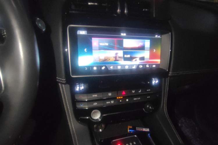 Used Jaguar F-PACE 2018 2.0T All-Wheel Drive R-Sport Sport Edition Audio And AC Panel