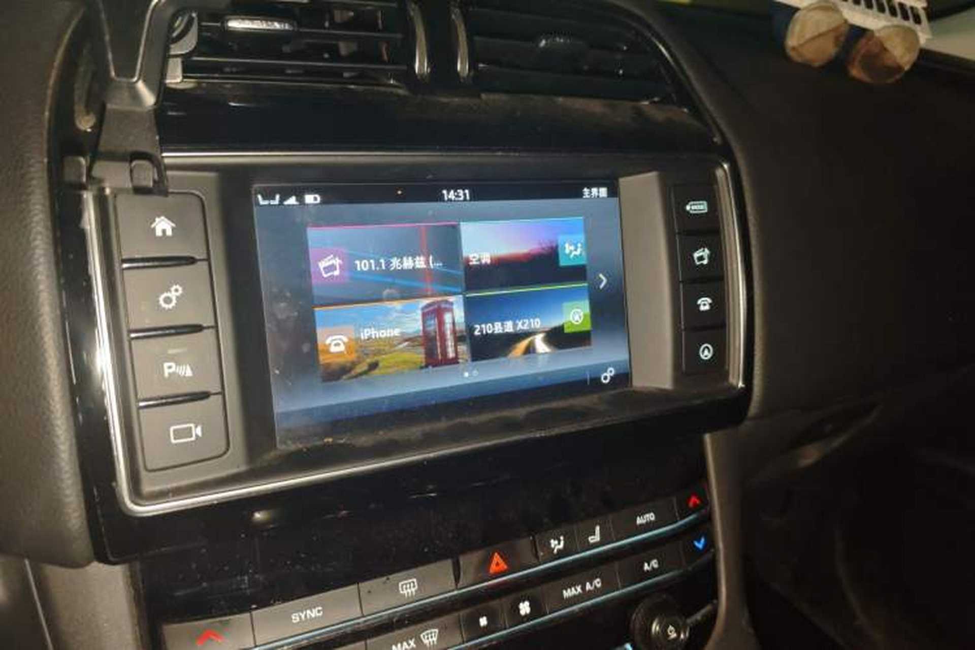 Used Jaguar F-PACE 2018 2.0T Four-Wheel Drive Urban Luxury Edition Audio And AC Panel