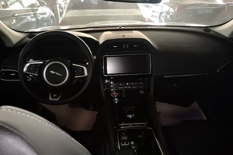 Used Jaguar F-PACE 2018 2.0T All-Wheel Drive R-Sport Sport Edition Center Console