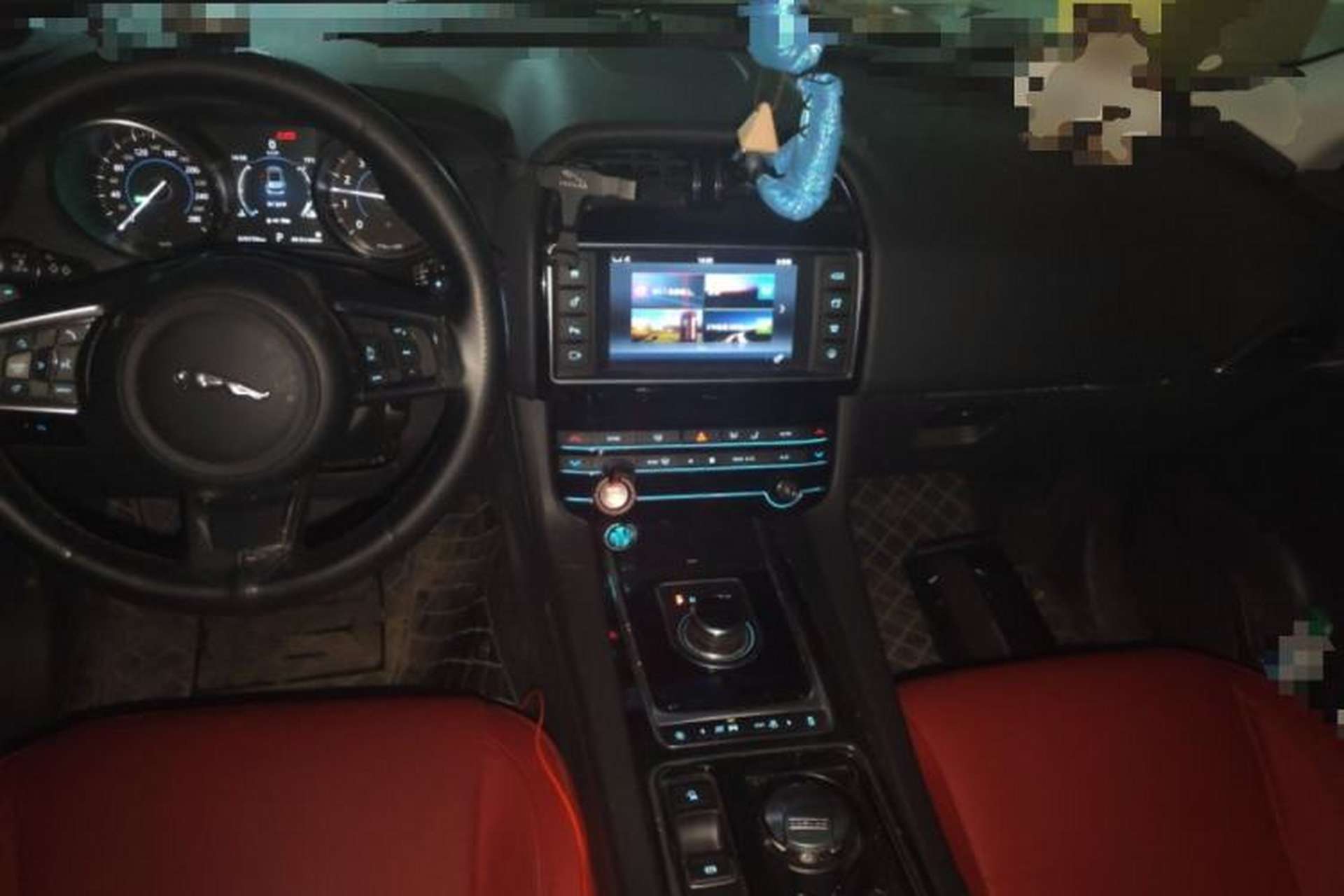 Used Jaguar F-PACE 2018 2.0T Four-Wheel Drive Urban Luxury Edition Center Console
