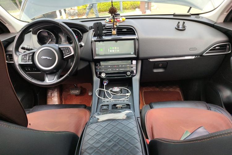 Used Jaguar F-PACE 2018 2.0T Four-Wheel Drive Urban Luxury Edition Center Console