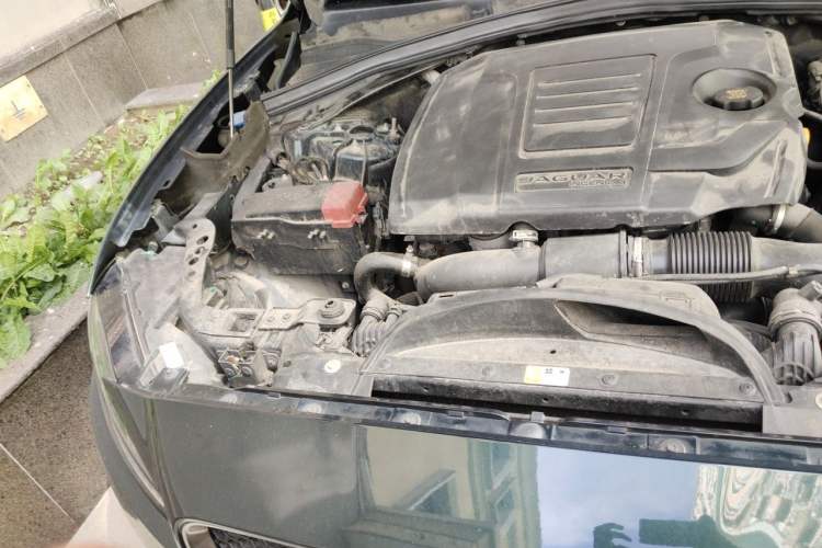 Used Jaguar F-PACE 2018 2.0T Four-Wheel Drive Urban Luxury Edition Engine Bay Right
