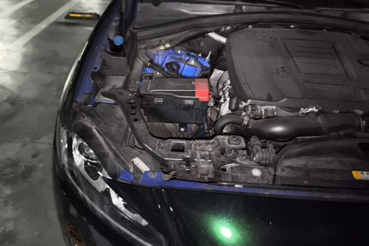 Used Jaguar F-PACE 2018 Restyled 2.0T All-Wheel-Drive R-Sport Sport Edition Engine Bay Right