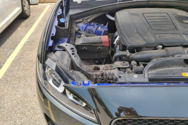 Used Jaguar F-PACE 2018 2.0T Four-Wheel Drive Urban Luxury Edition Engine Bay Right