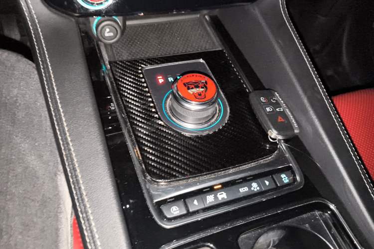 Used Jaguar F-PACE 2018 Restyled 2.0T All-Wheel-Drive R-Sport Sport Edition Gear Lever