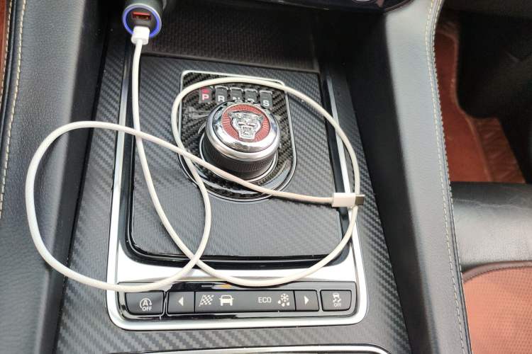Used Jaguar F-PACE 2018 2.0T Four-Wheel Drive Urban Luxury Edition Gear Lever