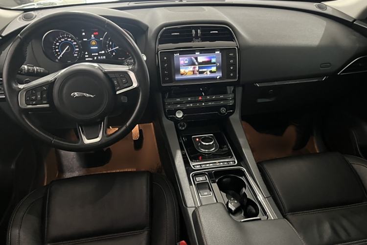 Used Jaguar F-PACE 2018 2.0T Four-Wheel Drive Urban Luxury Edition Interior 1