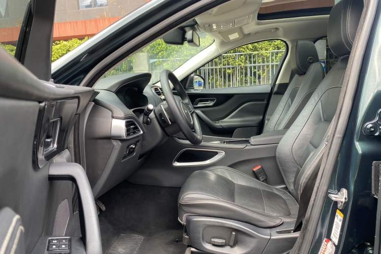 Used Jaguar F-PACE 2018 2.0T All-Wheel Drive R-Sport Sport Edition Interior 10