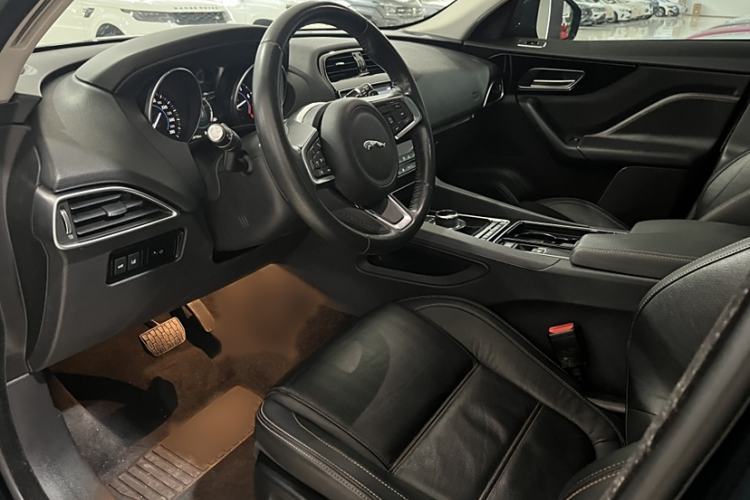 Used Jaguar F-PACE 2018 2.0T Four-Wheel Drive Urban Luxury Edition Interior 2