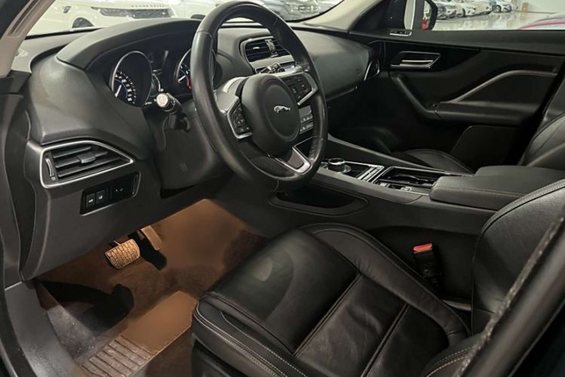 Used Jaguar F-PACE 2018 2.0T Four-Wheel Drive Urban Luxury Edition Interior 2