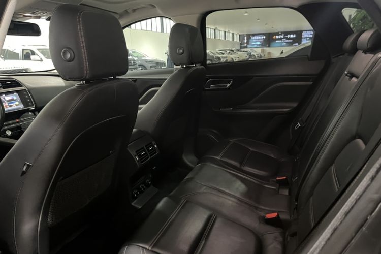 Used Jaguar F-PACE 2018 2.0T Four-Wheel Drive Urban Luxury Edition Interior 3