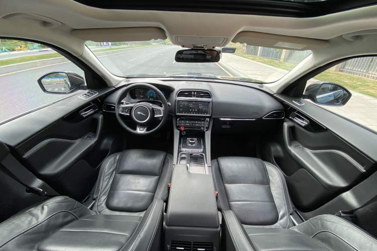 Used Jaguar F-PACE 2018 2.0T All-Wheel Drive R-Sport Sport Edition Interior 5