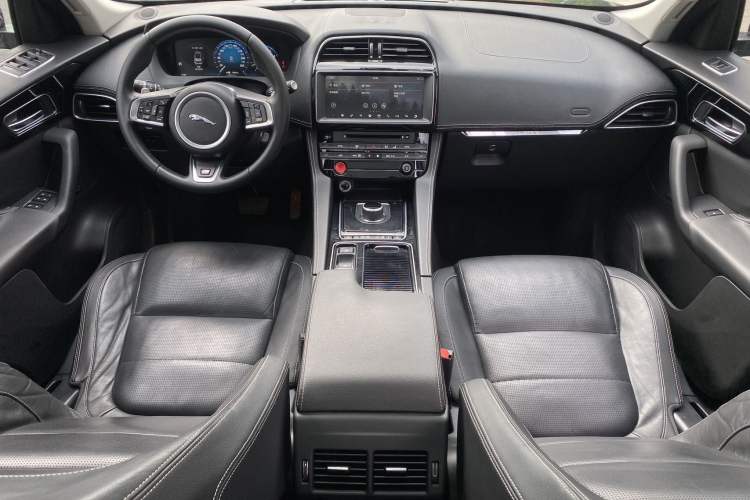 Used Jaguar F-PACE 2018 2.0T All-Wheel Drive R-Sport Sport Edition Interior 6