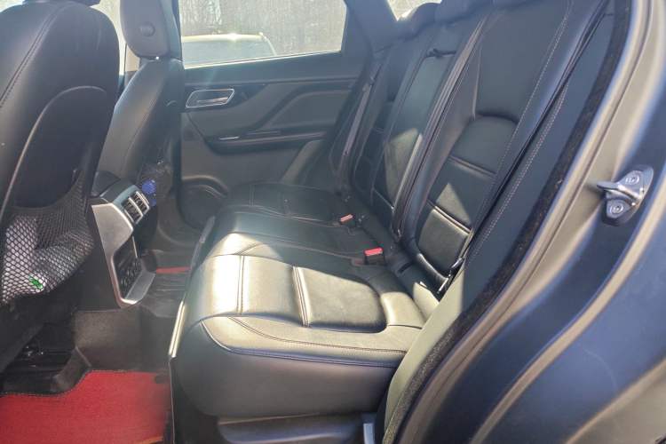 Used Jaguar F-PACE 2018 2.0T Two-Wheel Drive Urban Deluxe Edition Left Rear Seat