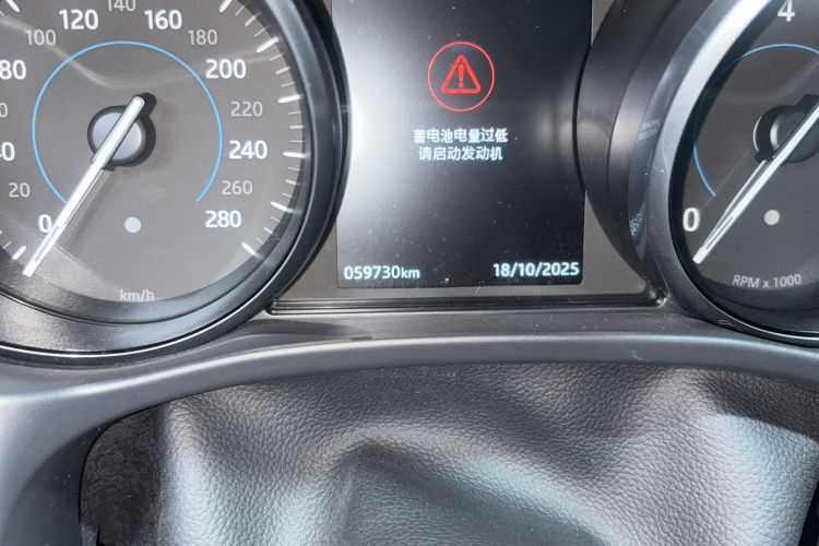 Used Jaguar F-PACE 2018 2.0T Four-Wheel Drive Urban Luxury Edition Odometer Close Up