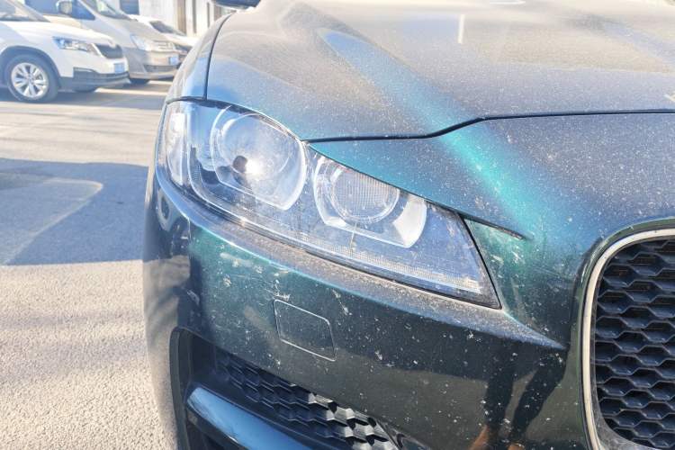 Used Jaguar F-PACE 2018 2.0T Two-Wheel Drive Urban Deluxe Edition Right Front Headlight