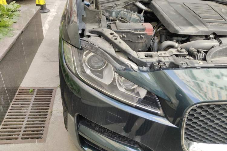 Used Jaguar F-PACE 2018 2.0T Four-Wheel Drive Urban Luxury Edition Right Front Headlight