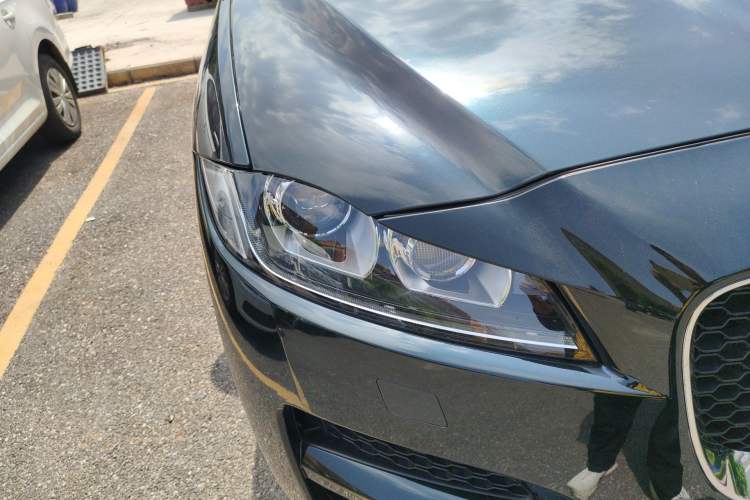 Used Jaguar F-PACE 2018 2.0T Four-Wheel Drive Urban Luxury Edition Right Front Headlight