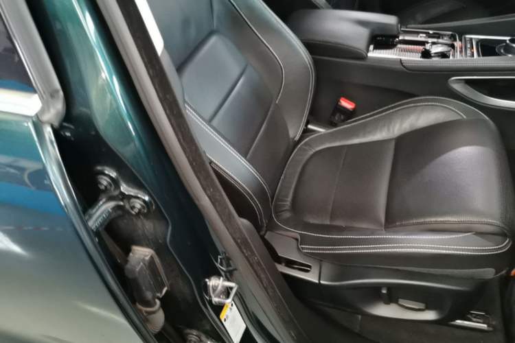 Used Jaguar F-PACE 2018 2.0T All-Wheel Drive R-Sport Sport Edition Right Front Seat