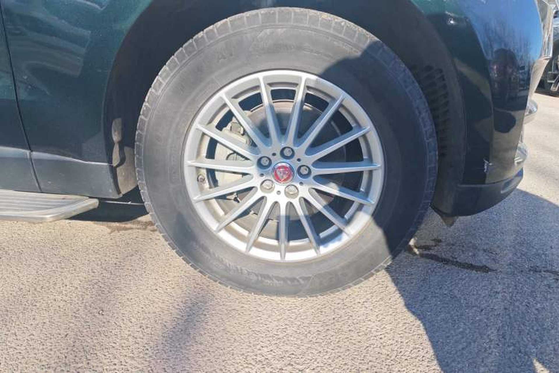Used Jaguar F-PACE 2018 2.0T Two-Wheel Drive Urban Deluxe Edition Right Front Wheel Hub