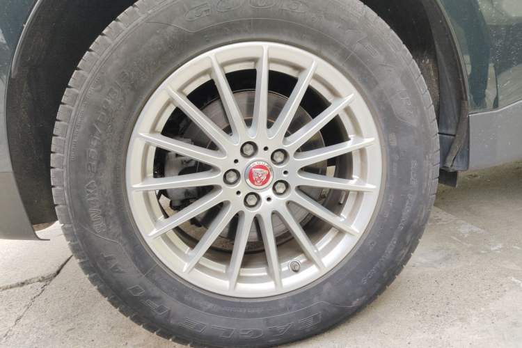 Used Jaguar F-PACE 2018 2.0T Four-Wheel Drive Urban Luxury Edition Right Front Wheel Hub