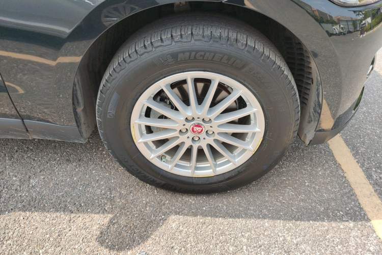 Used Jaguar F-PACE 2018 2.0T Four-Wheel Drive Urban Luxury Edition Right Front Wheel Hub