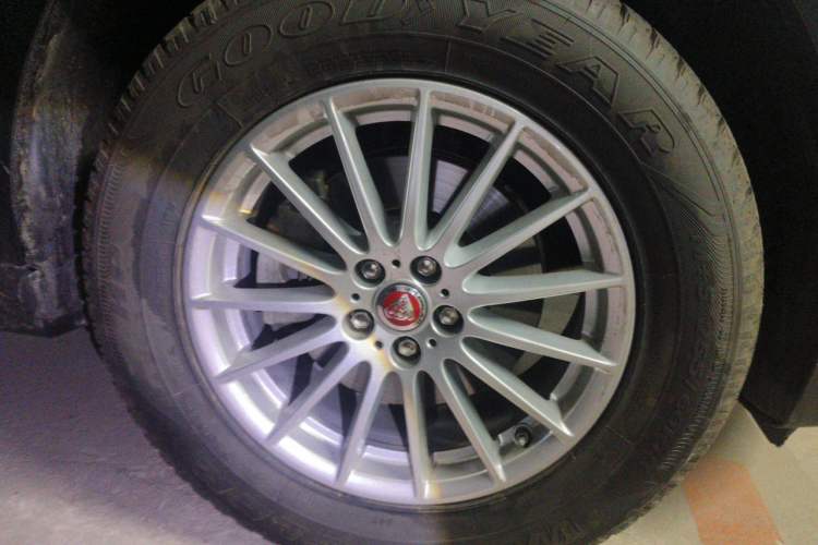 Used Jaguar F-PACE 2018 2.0T Four-Wheel Drive Urban Luxury Edition Right Front Wheel Hub